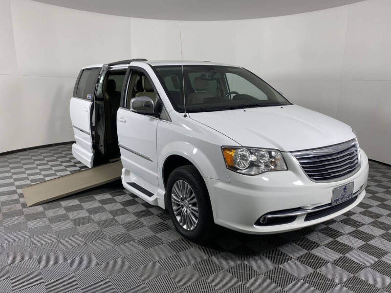 2015 Chrysler Town and Country for sale at AMS Vans in Tucker GA
