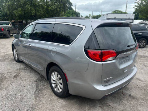 2017 Chrysler Pacifica Touring Plus