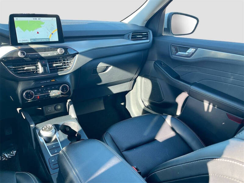 2022 Ford Escape Titanium