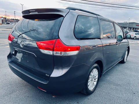 2013 Toyota Sienna XLE Mobility 7-Passenger