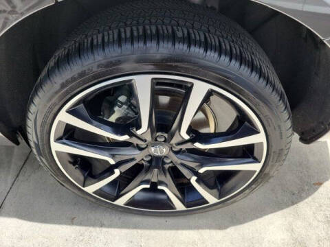 2024 Volvo XC60 Recharge T8 Ultimate Dark Theme