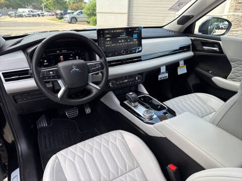 2025 Mitsubishi Outlander SEL Platinum Edition