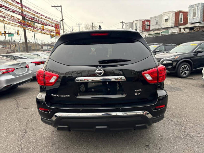 2020 Nissan Pathfinder SV