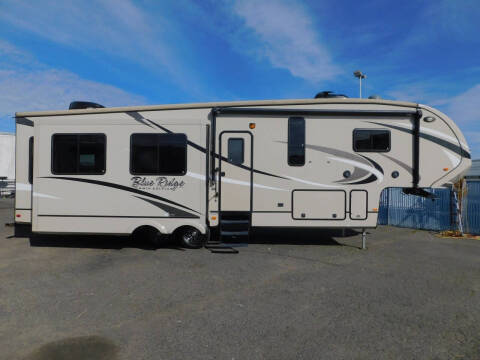 2017 Forest River BLUE RIDGE 304SR for sale at Gold Country RV in Auburn CA