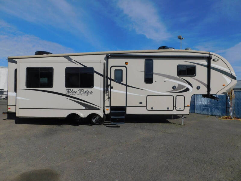 2017 Forest River BLUE RIDGE 304SR for sale at Gold Country RV in Auburn CA