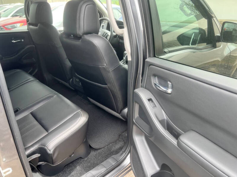 2025 Nissan Frontier SL