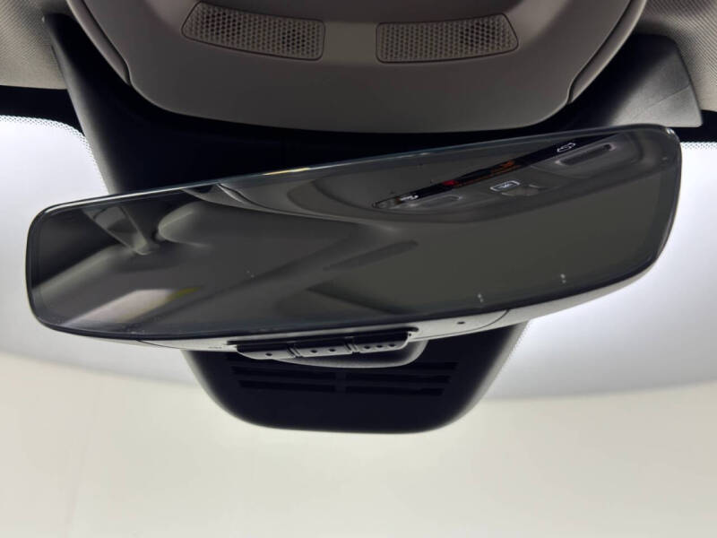 2024 Volvo XC60 Recharge T8 Ultimate Dark Theme