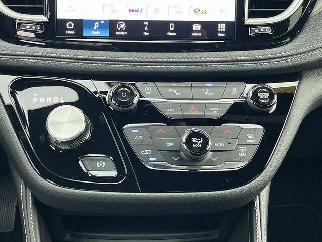 2027 Chrysler Pacifica Limited