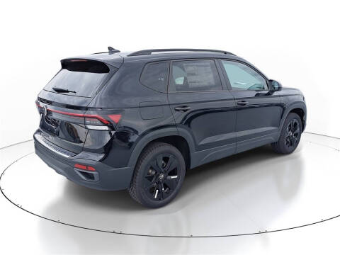 2025 Volkswagen Taos SE Black