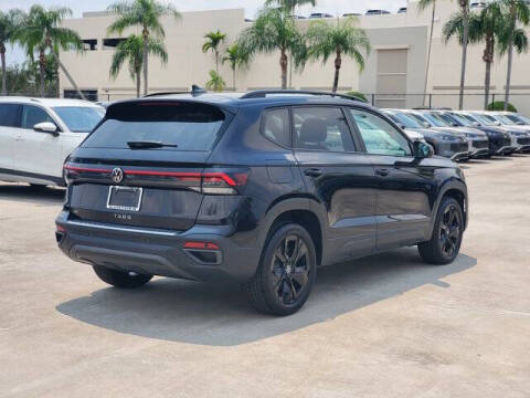 2025 Volkswagen Taos SE Black