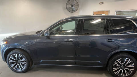 2022 Volvo XC90 T6 Momentum 7-Passenger