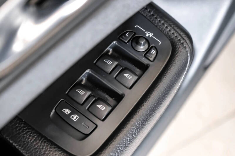 2021 Volvo XC60 T5 Momentum