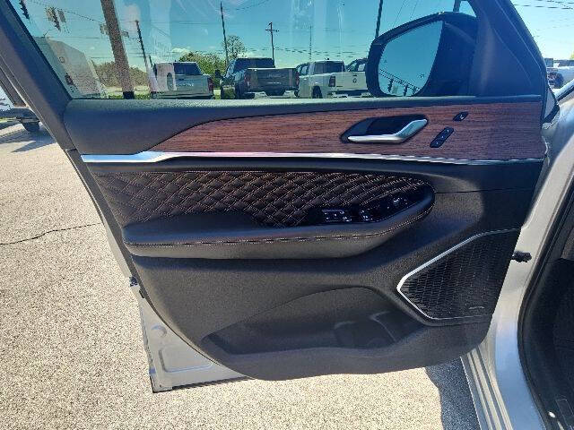 2023 Jeep Grand Cherokee Summit