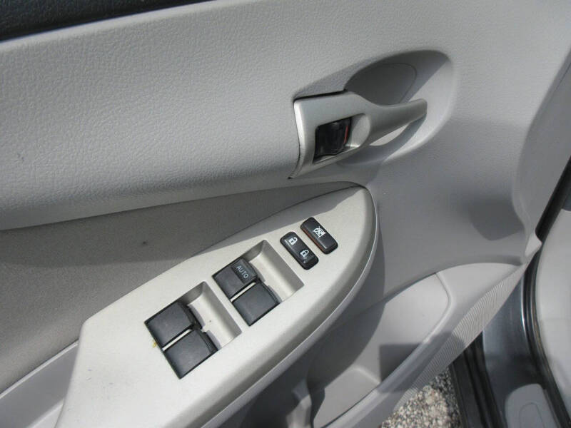 2011 Toyota Corolla LE