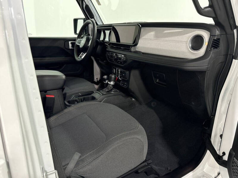 2024 Jeep Wrangler Sahara 4xe