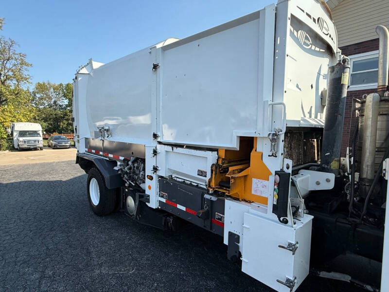 2014 Freightliner 108 SD