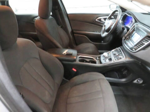 2016 Chrysler 200 LX