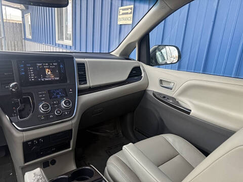 2015 Toyota Sienna XLE Premium 7-Passenger