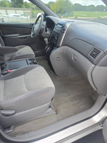 2009 Toyota Sienna LE 7-Passenger