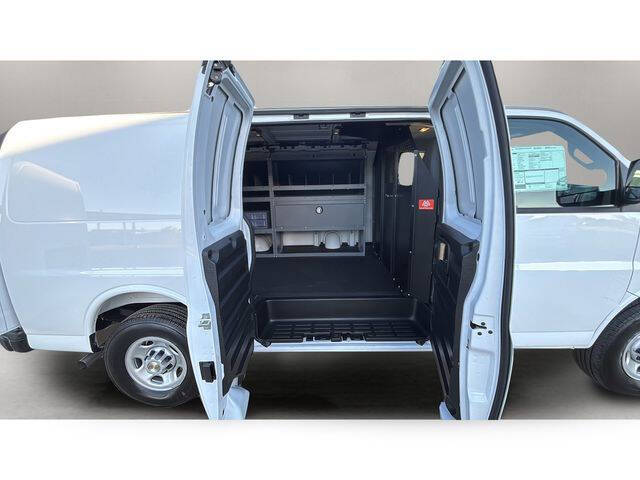 2025 Chevrolet Express 2500