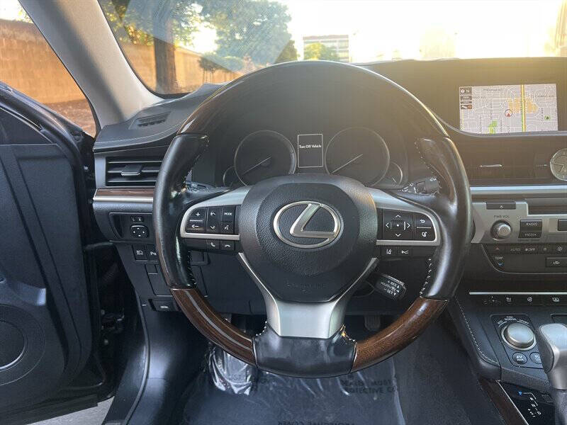 2017 Lexus ES 300h