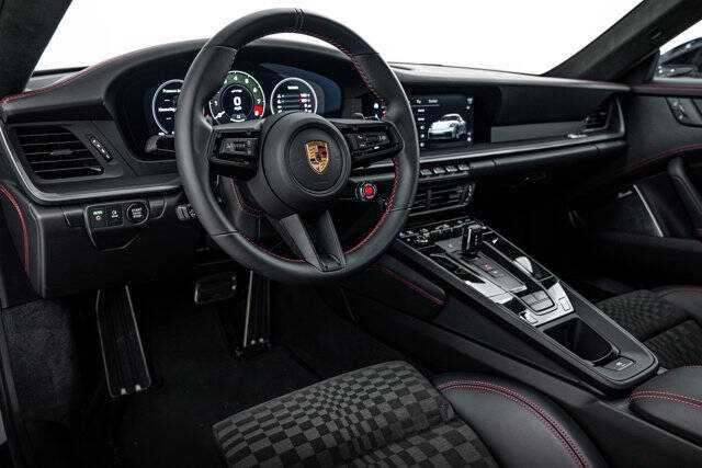 2026 Porsche 911 Carrera 4 GTS