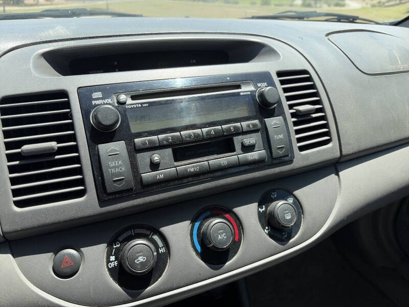 2002 Toyota Camry LE - Photo 12