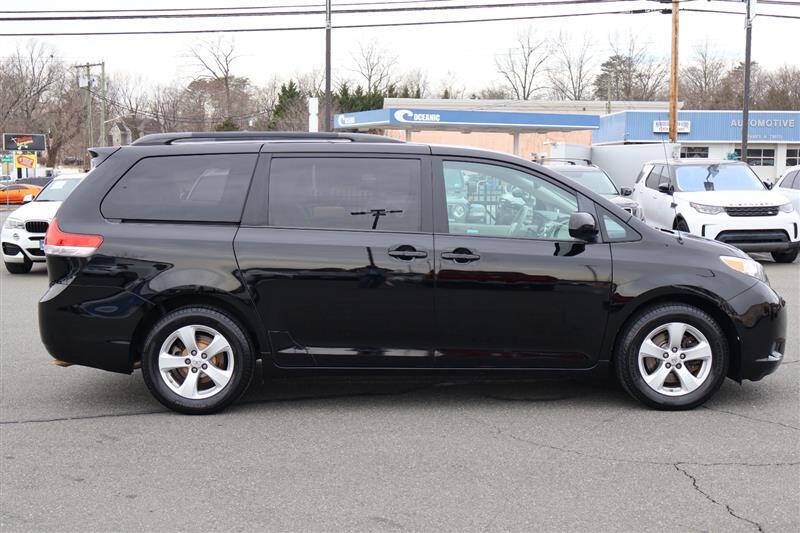 2013 Toyota Sienna LE 8-Passenger