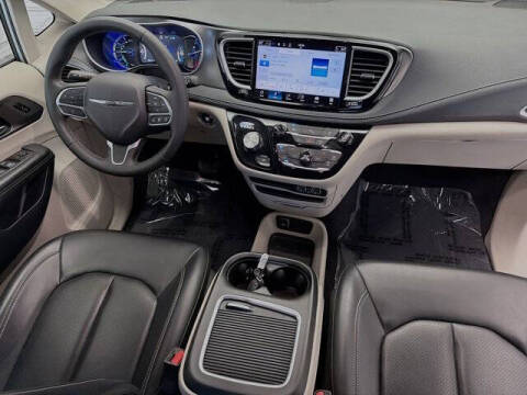 2023 Chrysler Pacifica Plug-In Hybrid Touring L