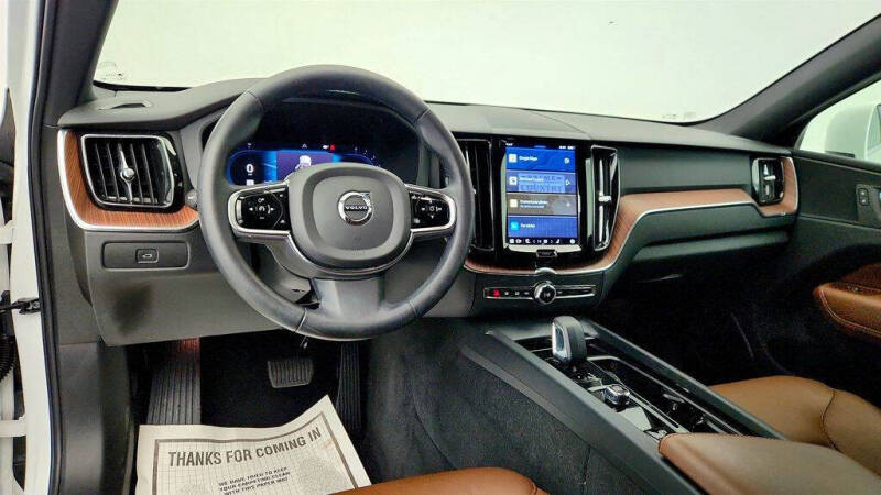 2023 Volvo XC60 B5 Plus Bright Theme