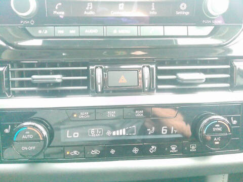 2025 Nissan Pathfinder SV