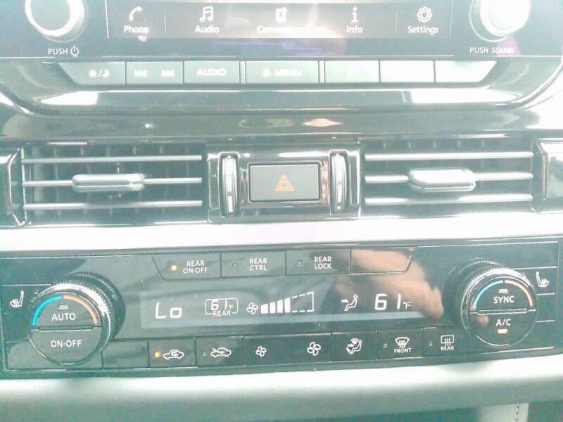 2025 Nissan Pathfinder SV