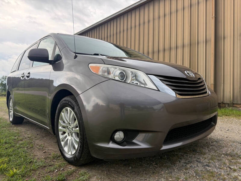 2014 Toyota Sienna XLE 8-Passenger