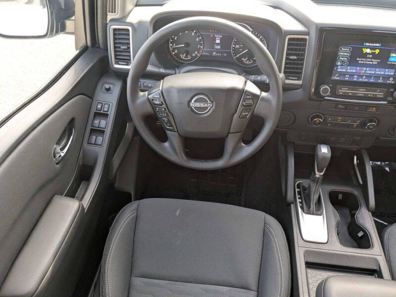 2024 Nissan Frontier SV