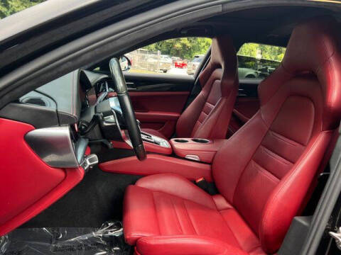 2020 Porsche Panamera GTS Sport Turismo