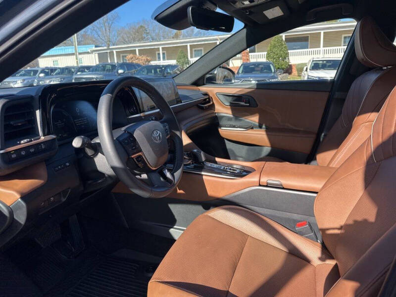 2025 Toyota Crown Signia XLE