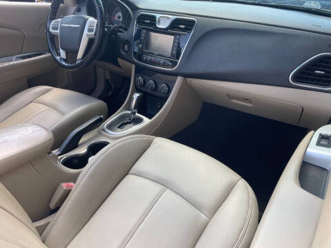 2011 Chrysler 200 Limited