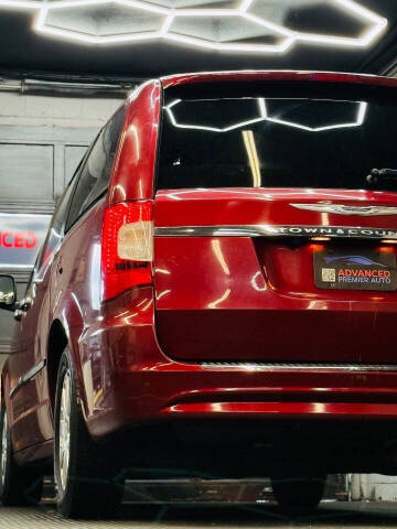 2012 Chrysler Town and Country Touring-L