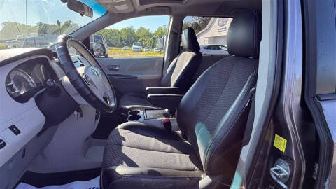 2011 Toyota Sienna SE 8-Passenger
