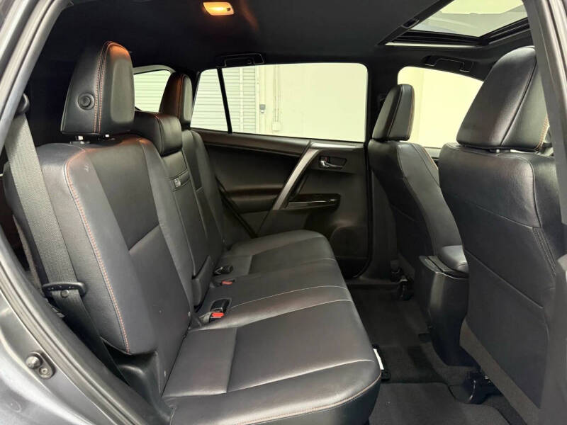 2017 Toyota RAV4 Hybrid SE