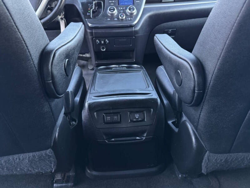 2019 Toyota Sienna SE 8-Passenger