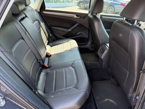 2017 Volkswagen Passat 1.8T R-Line