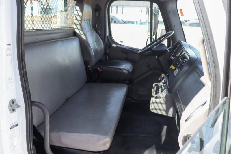 2019 Freightliner M2 106