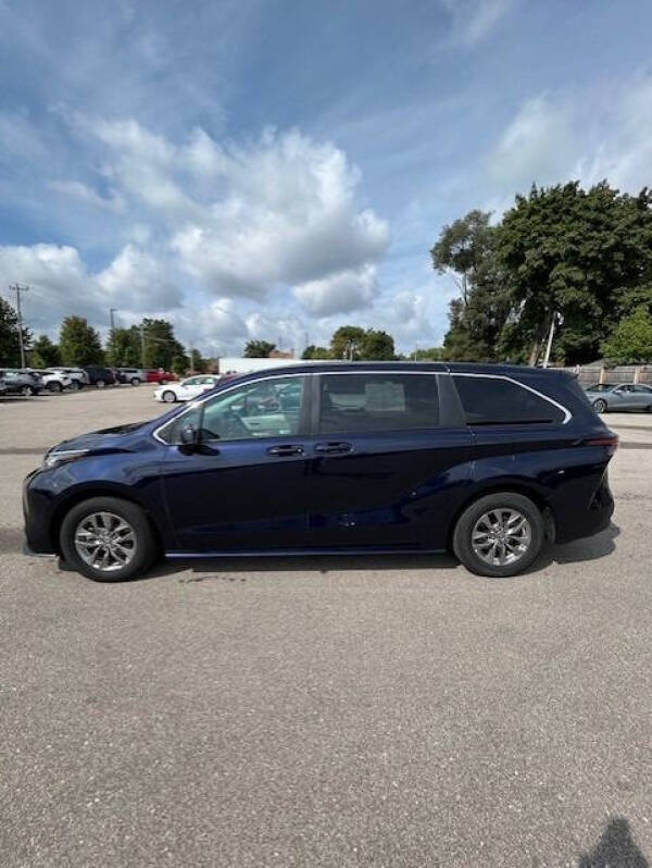 2023 Toyota Sienna LE 8-Passenger