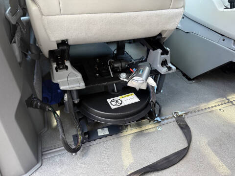 2013 Toyota Sienna XLE Mobility 7-Passenger