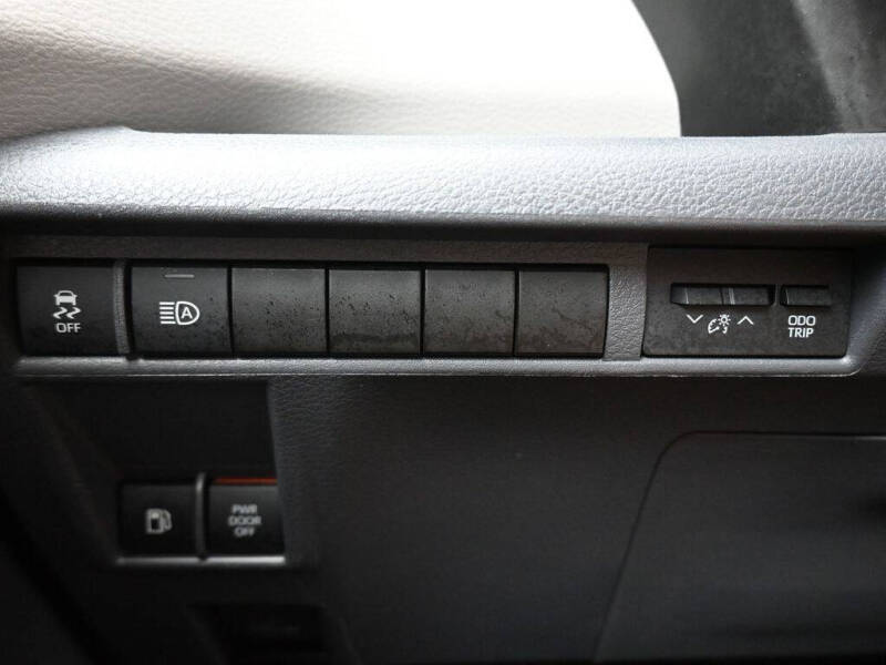 2022 Toyota Sienna LE 8-Passenger