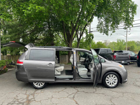 2012 Toyota Sienna LE 7-Passenger