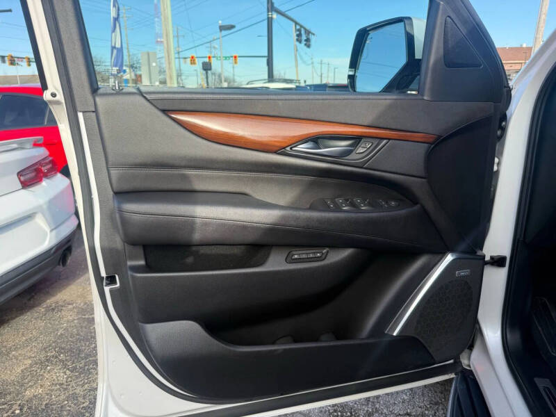 2017 Cadillac Escalade ESV Luxury