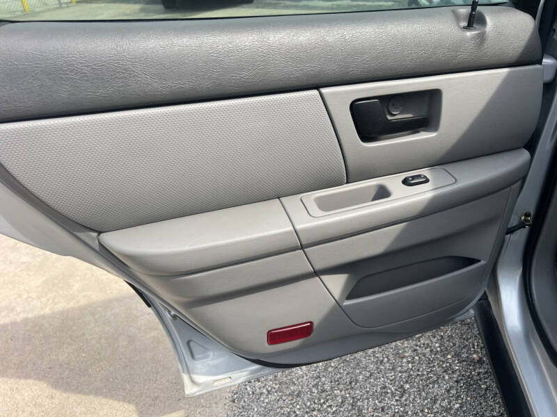 2006 Ford Taurus SE