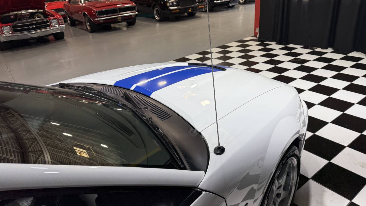 2003 Ford Mustang 37